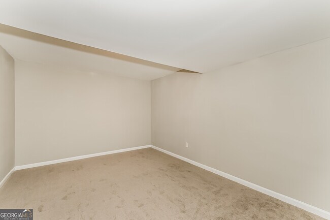 Building Photo - 5878 Homestead Cir