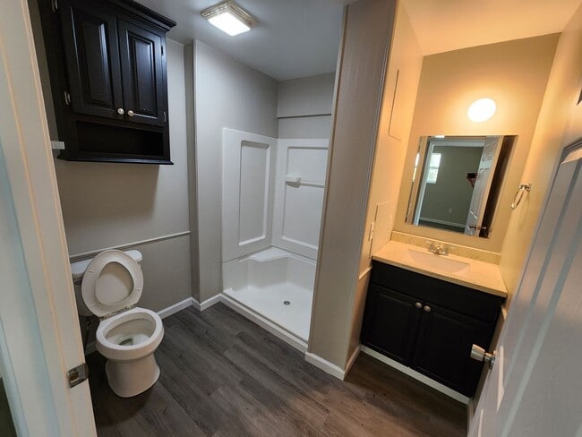 Building Photo - Spacious 3-Bedroom, 1-Bathroom Home AVAILA...