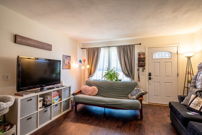 Building Photo - 3612 Queen Anne Way