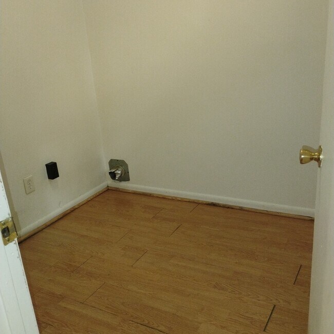 Building Photo - 452A Hudson Avenue - 1