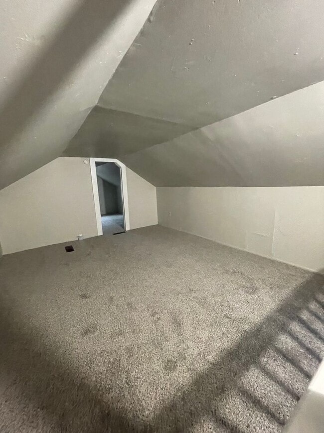 Building Photo - Welcome to this charming 2-bedroom, 1-bathroom home located in the vibrant community of Hickory, NC.