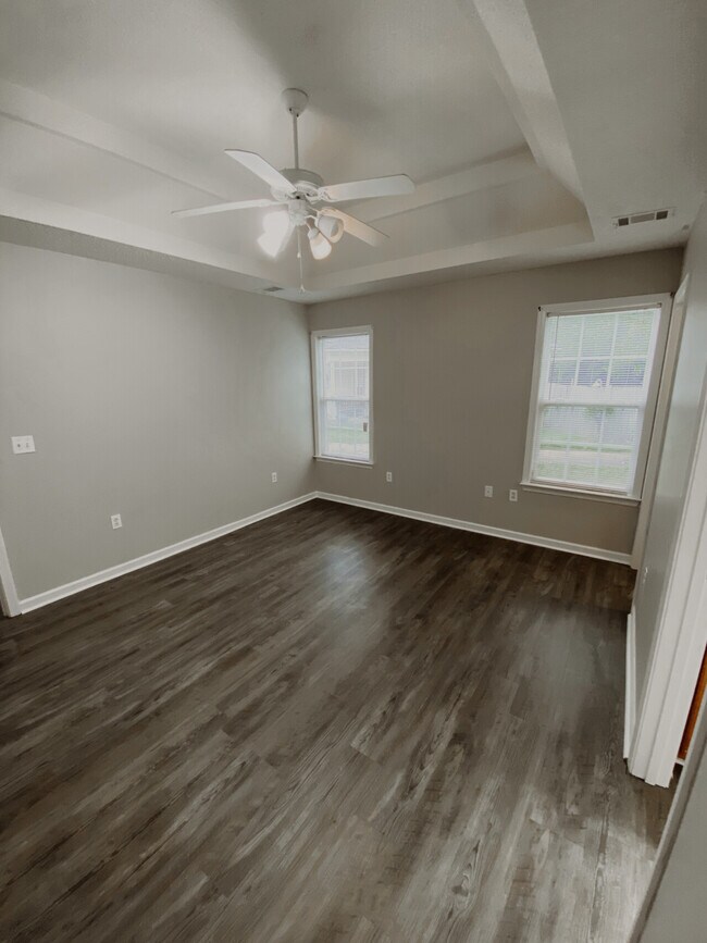 Building Photo - 120 Enlish Dr