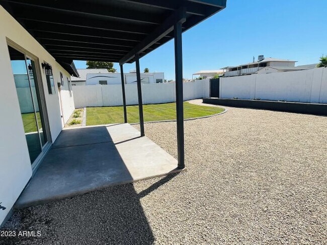 Building Photo - 1145 W Tulane Dr