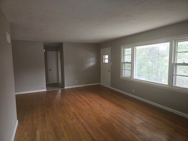 Building Photo - 800-802 E 75th Terrace - Duplex