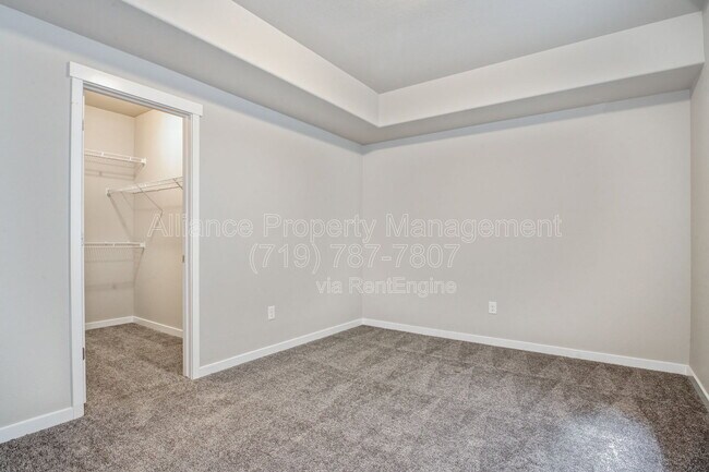 Building Photo - 2662 Shawnee Dr