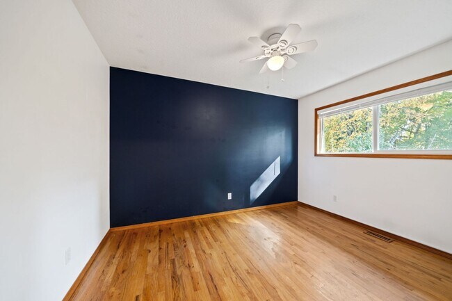 Building Photo - 9394 SE Mason Cir