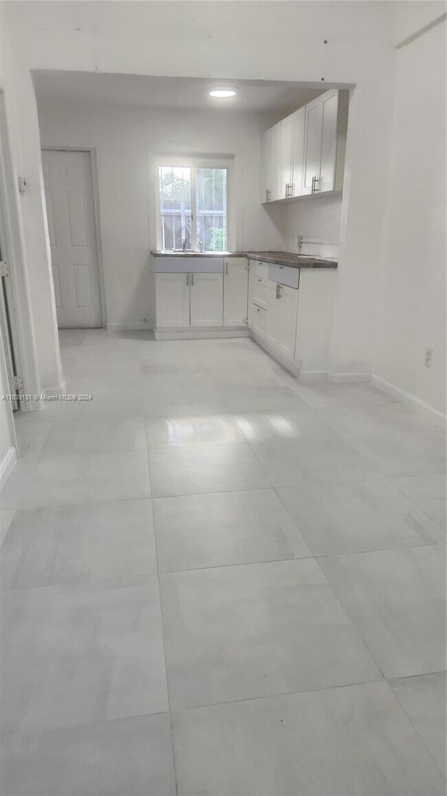 Building Photo - 1049 NW 95th St