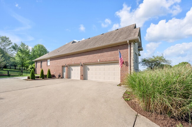 Building Photo - 103 Parker Ln