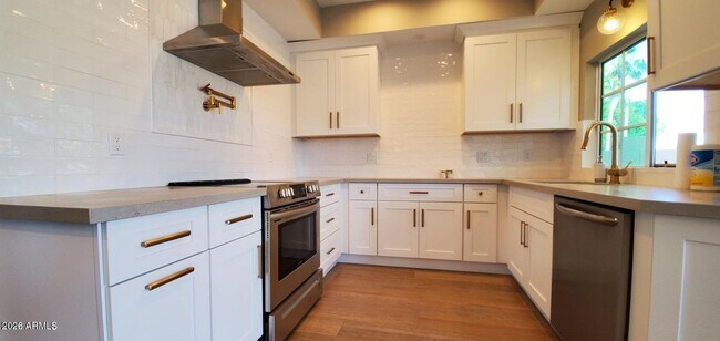 Building Photo - 1301 W Windrift Way