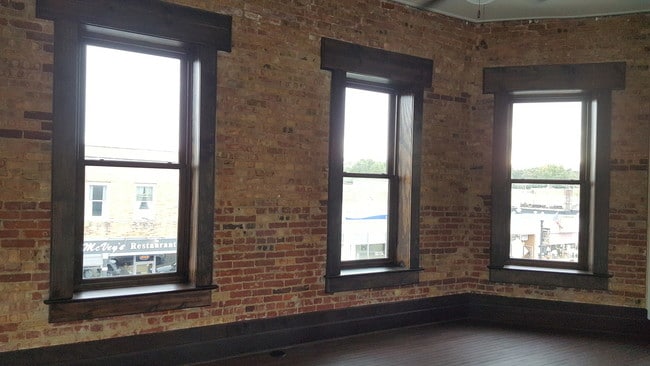 Building Photo - 313 E. Commercial