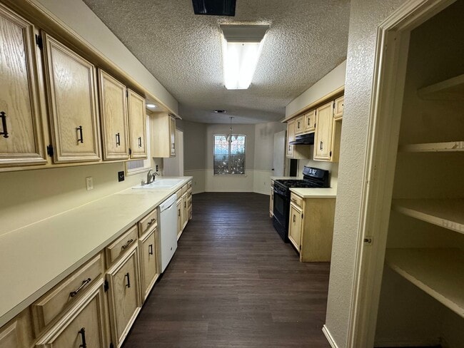 Building Photo - Lubbock Cooper ISD Gem: Ready-to-Rent July...