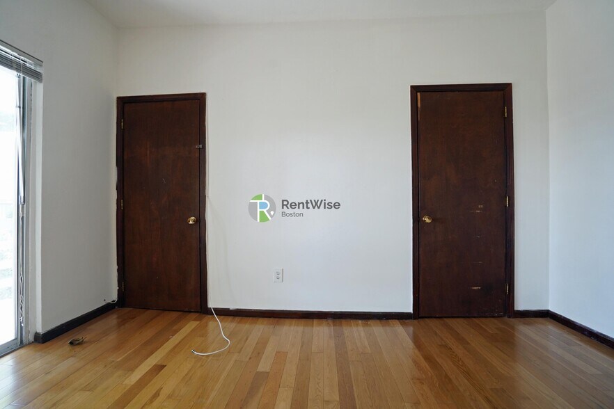 Building Photo - 89 Sheridan St