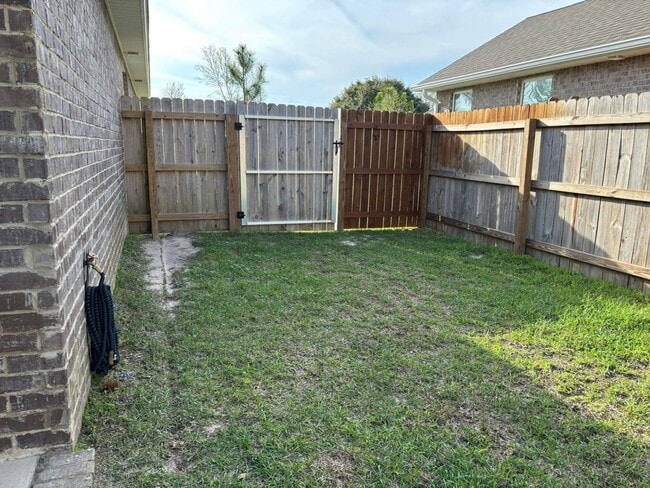 Building Photo - Charming 4 bedroom 3 bathroom in Yellow River Ranch