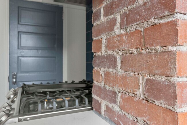 Building Photo - 5708-5710 Weldin