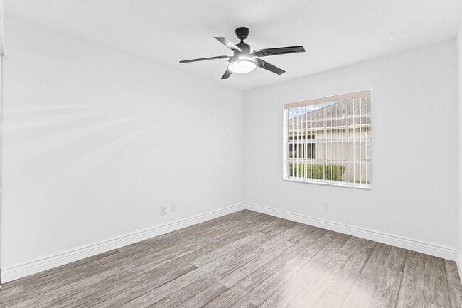 Building Photo - 125 Raintree Trail