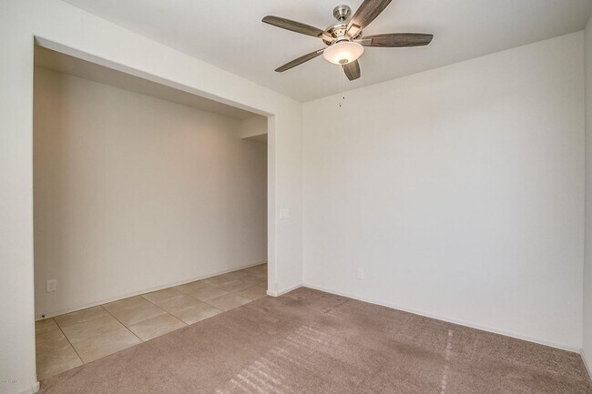 Building Photo - Charming 4-bed, 3.5 bath home with full SOLAR at Trailside community on Happy Valley in North Peoria