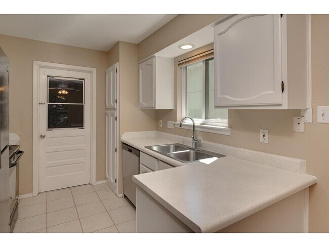 Building Photo - 12320 Scribe Dr