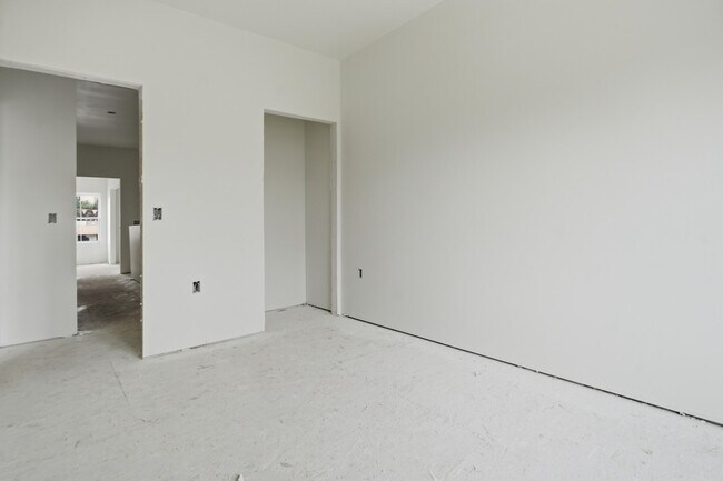 Building Photo - 119 Kettle Moraine Dr S