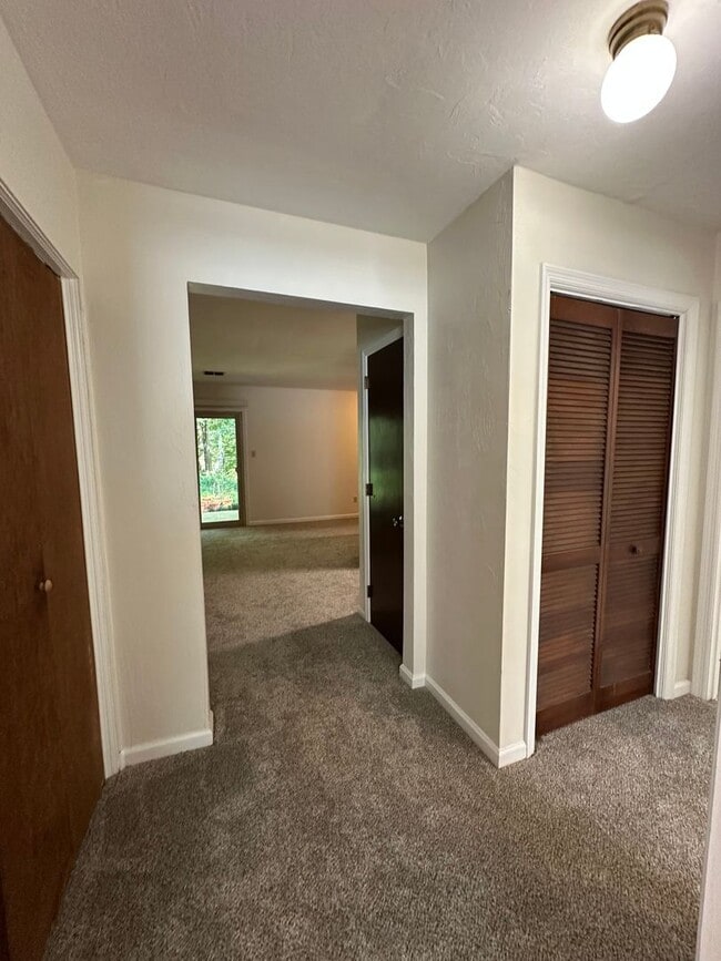 Building Photo - Spacious downstairs 2Bed/1 Bath in Killear...