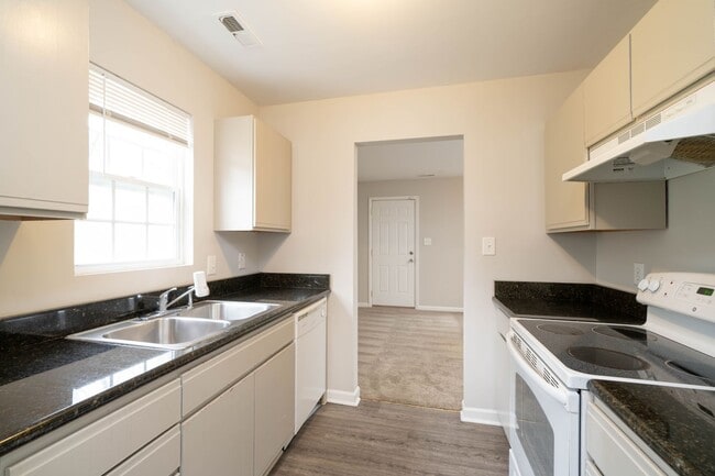 Building Photo - 3 Bedroom 2 1/2 Bathroom Home- Close to Downtown Clayton- Available August 1st!