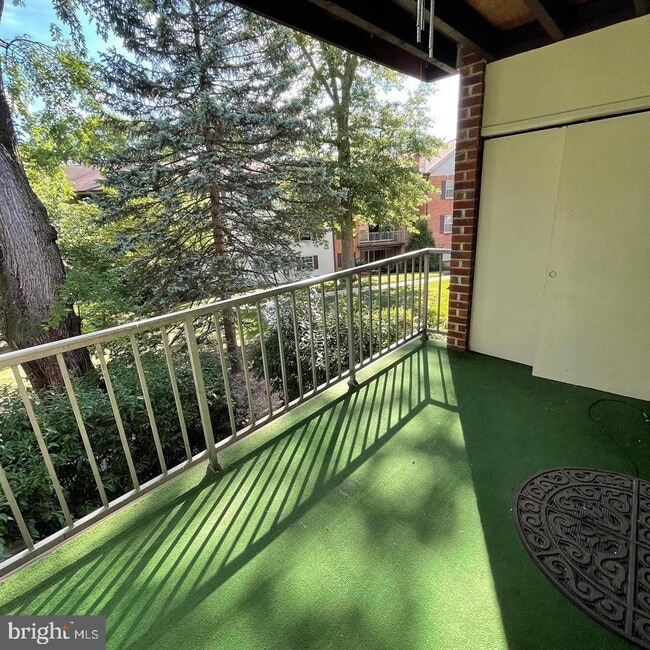 Building Photo - 324 Drummers Ln