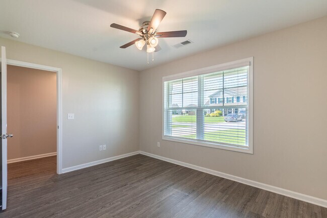 Building Photo - 3733 Moseley Dr