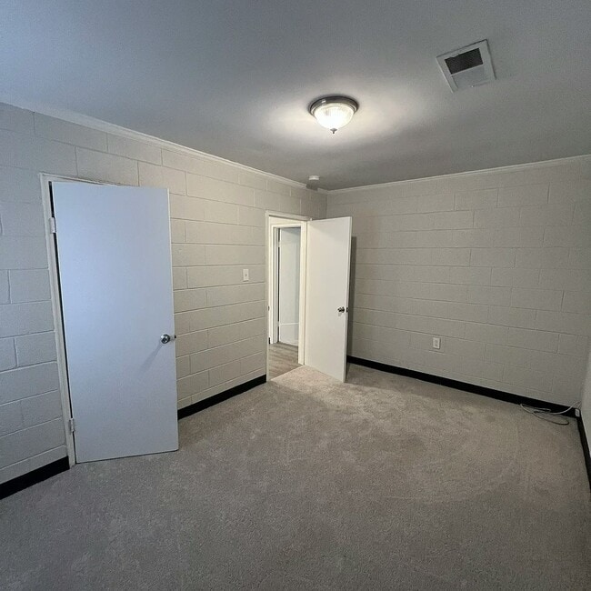 Building Photo - 208 Harper St