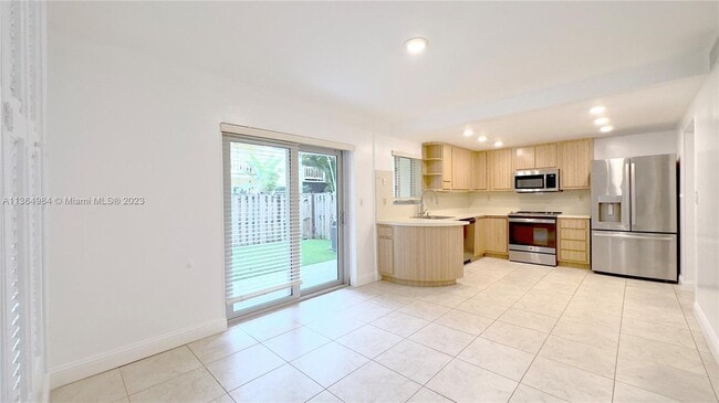 Building Photo - 8483 SW 137th Ave