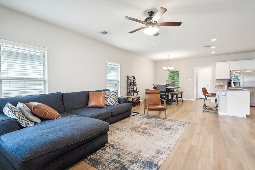 Building Photo - 60341 Sunset Oak Blvd