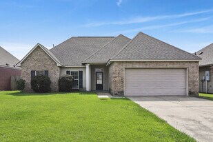Building Photo - 17049 Jamestowne Dr
