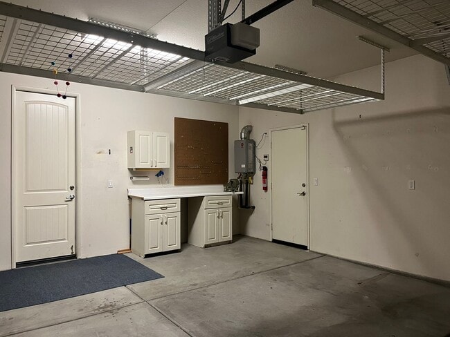 Building Photo - 3 bedroom 2 bathroom Home available in 55+...