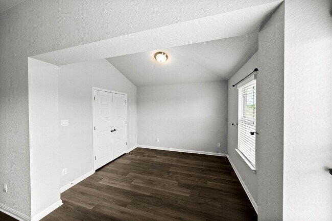 Building Photo - Beautifully Upgraded 3-Bedroom Home for Re...