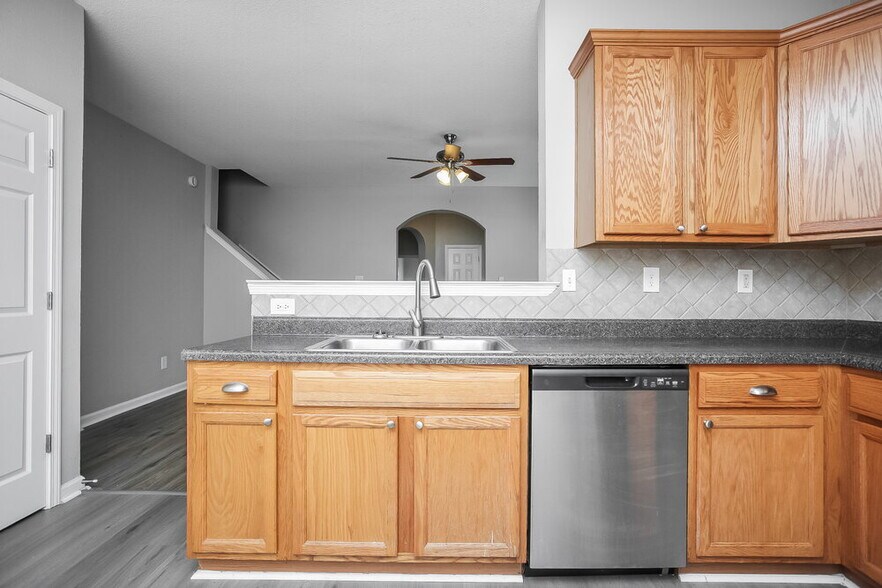 Building Photo - 9864 White Poplar Dr