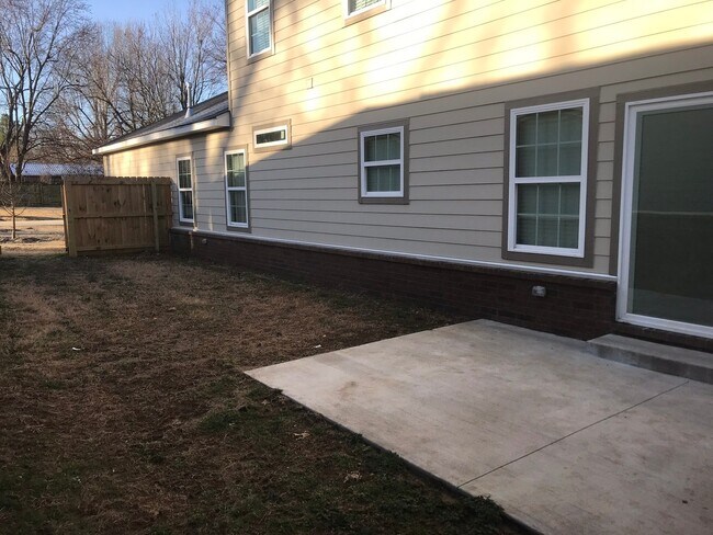 Building Photo - Stunning South Fayetteville Dwelling