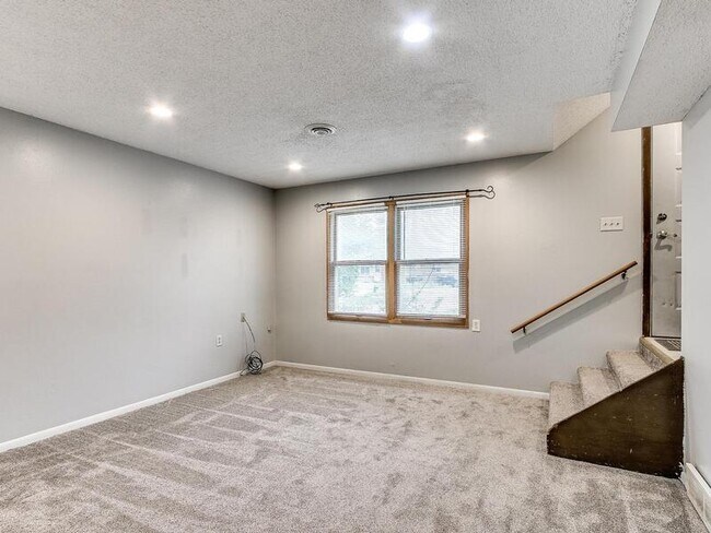 Building Photo - 201-203 Wellons Dr