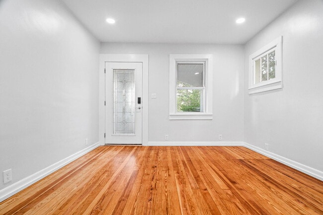 Building Photo - 4637 Alpine Ave