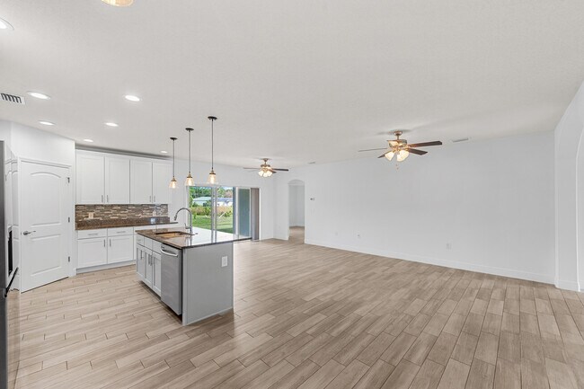 Building Photo - 531 Topeka Rd SW