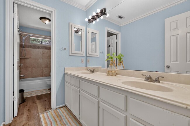 Building Photo - 1306 N Gabriel River Cir