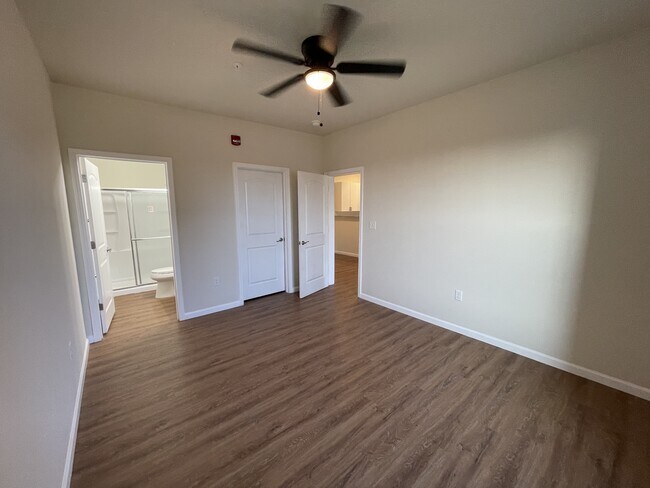 Building Photo - 128 Harmony Mdws Ct
