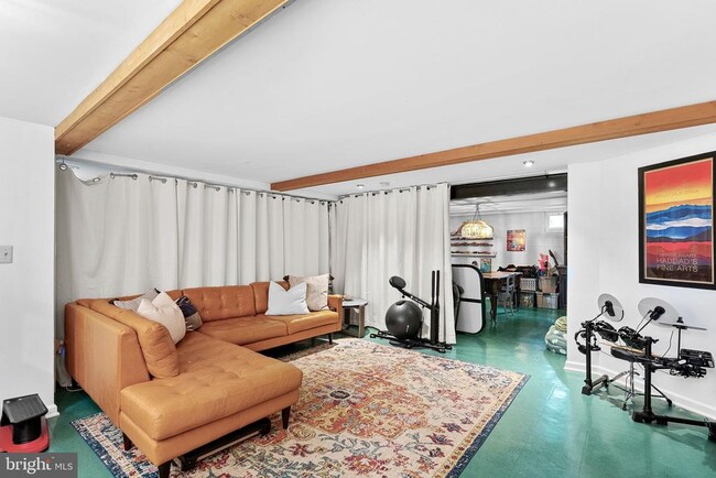 Building Photo - 521 S. Nursery Ave.