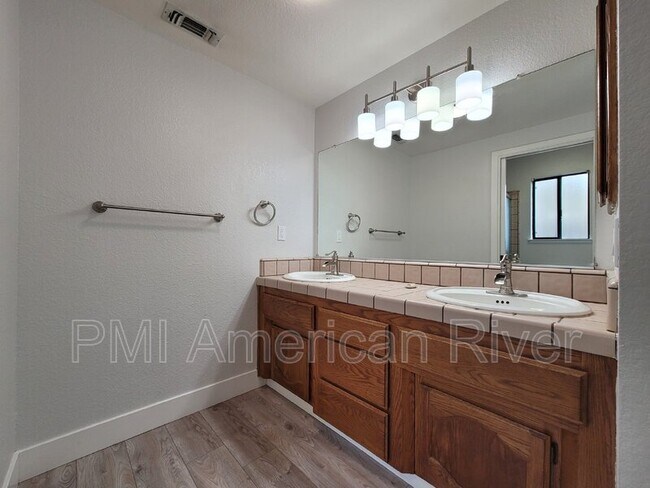 Building Photo - 5108 Parque Vista Way