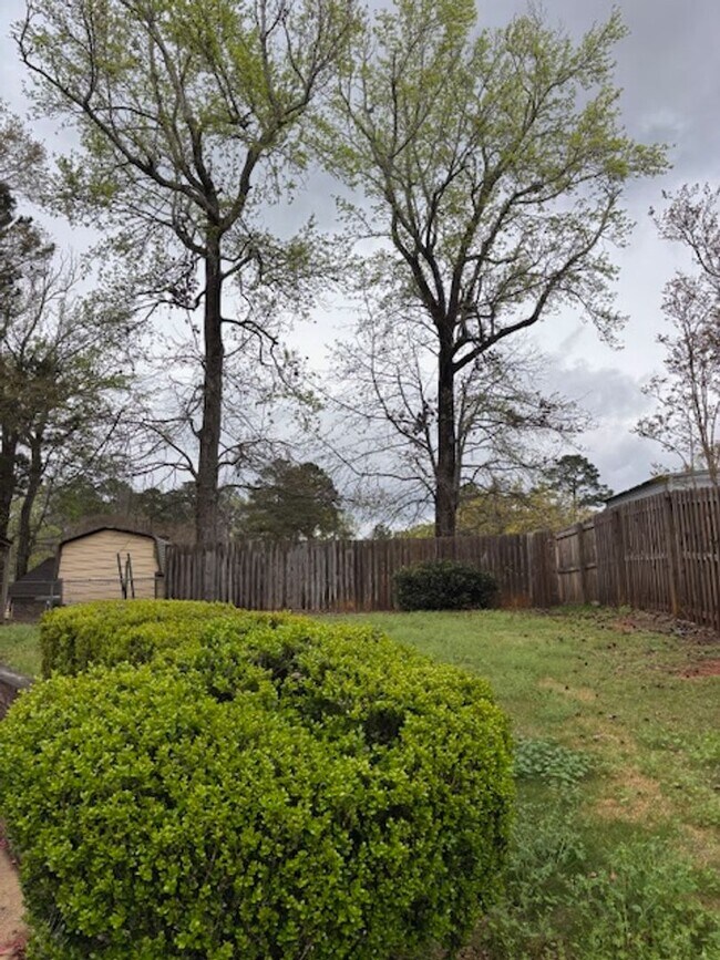 Building Photo - Located in Northern Columbus!