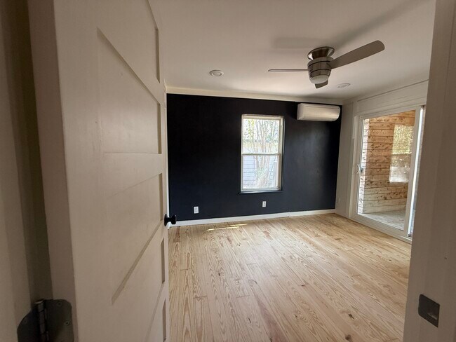 Building Photo - 6115 Felix Ave