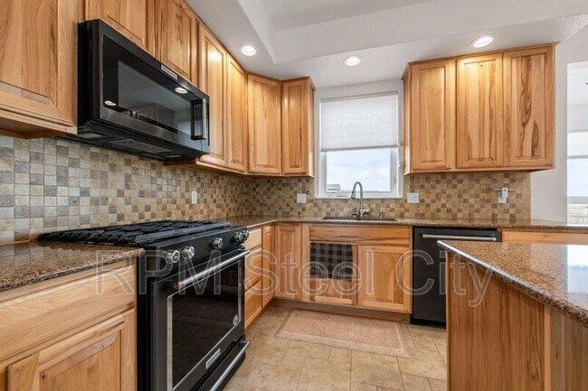 Building Photo - 868 E Sandusky Dr