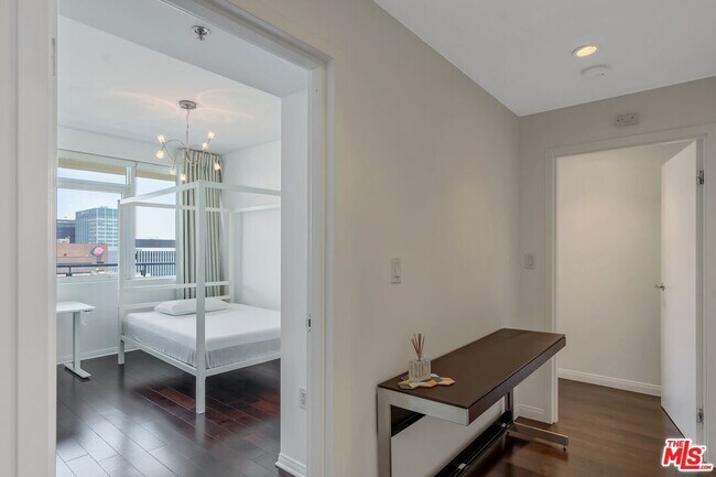 Building Photo - 3785 Wilshire Blvd