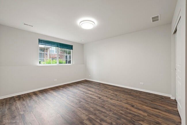 Building Photo - 464 Valentine Way