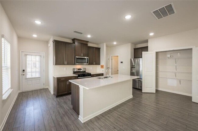 Building Photo - 345 Timberland Ave