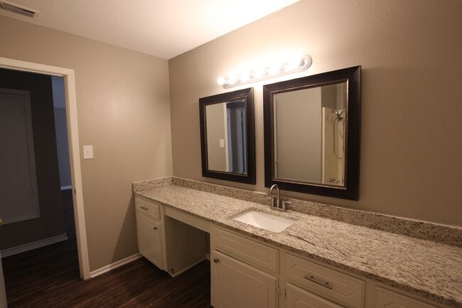 Building Photo - El Cerrito Place 8327/8329