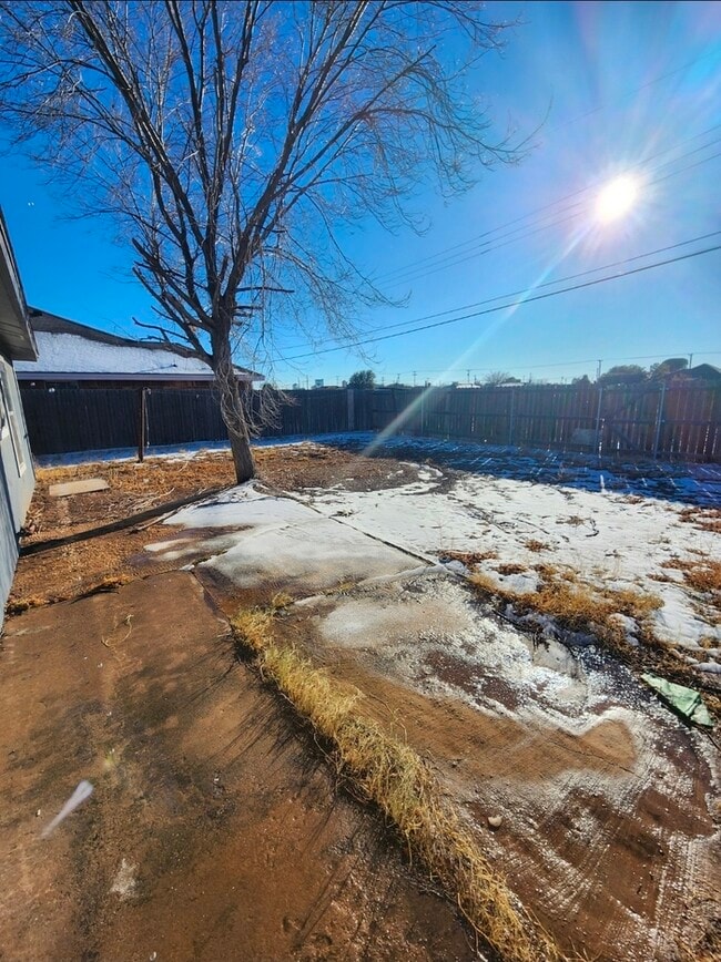 Building Photo - Move in ready!