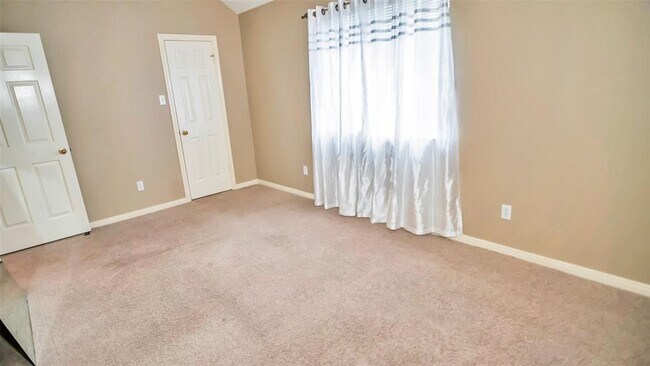 Building Photo - 2808 White Oak Ln